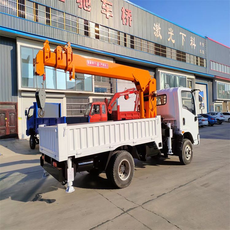 离岛三轮随车吊定制 农用改装机自备吊中瑞长期出售